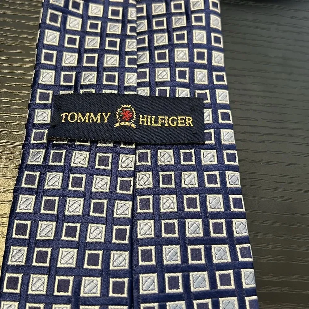 Men's Shades of Blue Tommy Hilfiger Diamond Pattern Tie / Necktie